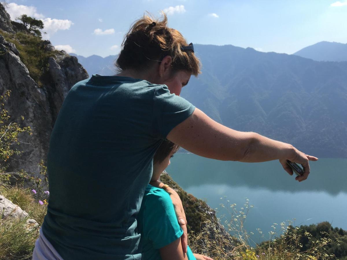 Casa Carla, Bis 4 Personen, Garten, Balkon Mit Blick Auf Den See Und Die Berge Crone Ngoại thất bức ảnh